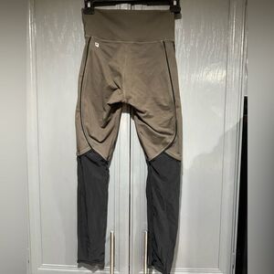 Fabletics Women’s Green and Black Leggings XS